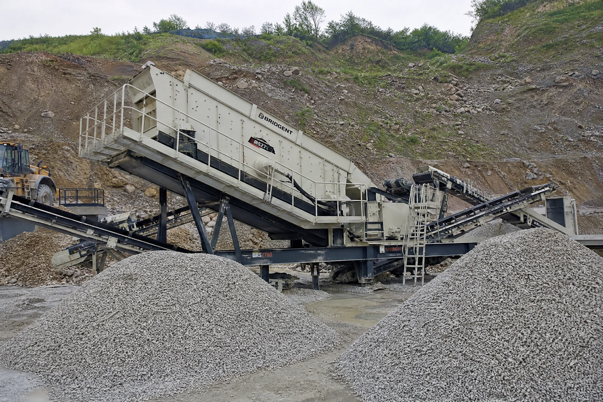 Aggregate Screening and Mixing Machine