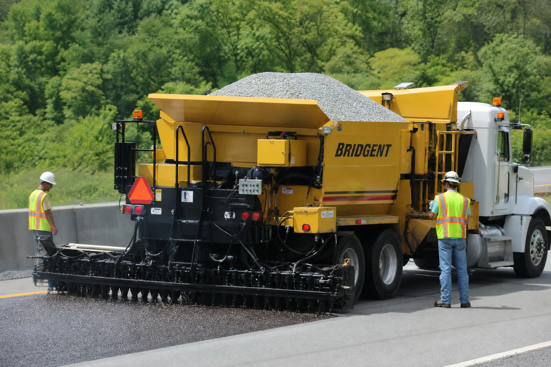 Chip Seal Aggregate Size Selection: How Stone Chip Diameter Affects Road Surface Performance