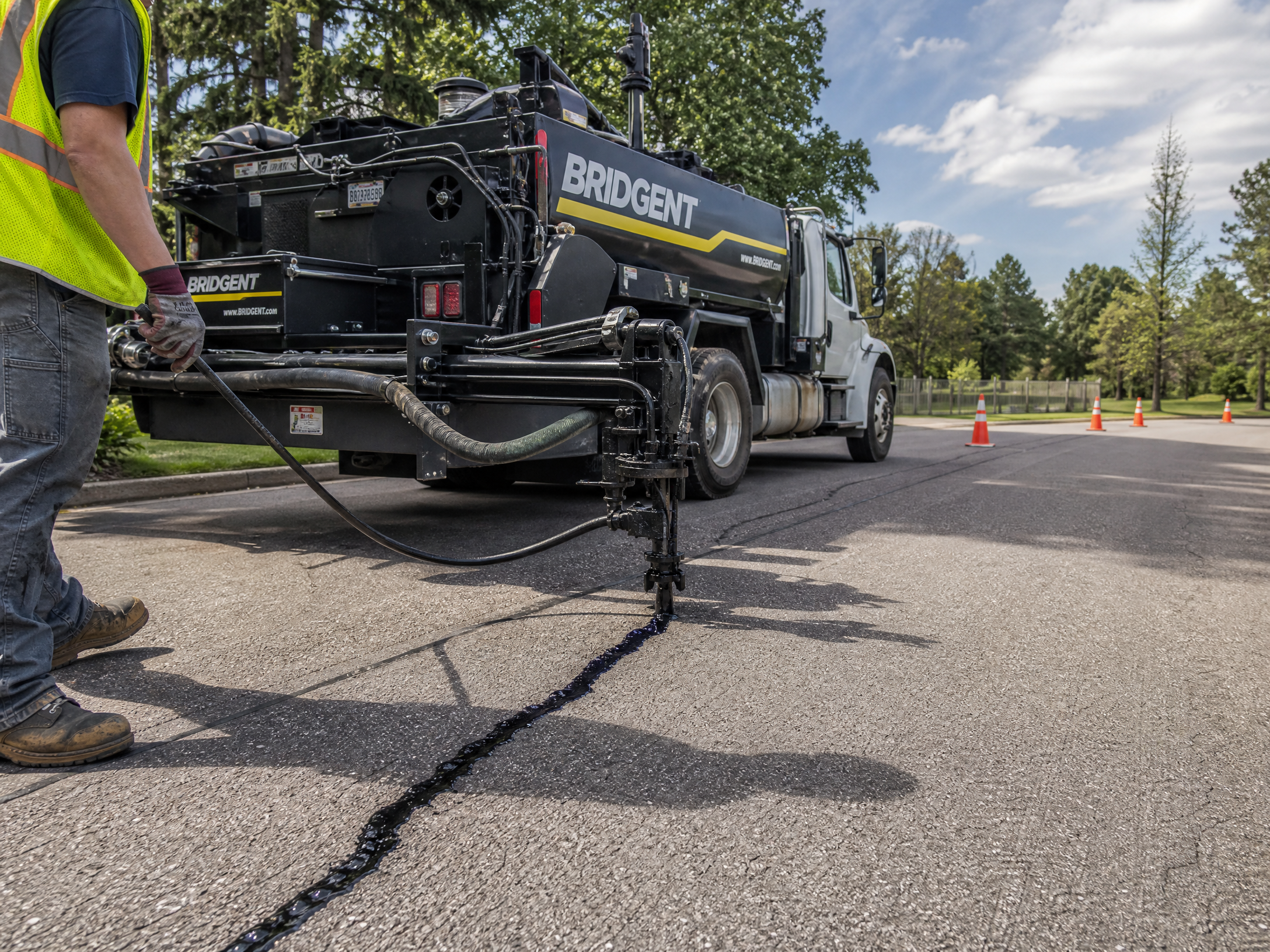 Pothole Repair Methods Compared: Cold Patch, Hot Mix, and MOH Road Maintenance Trucks