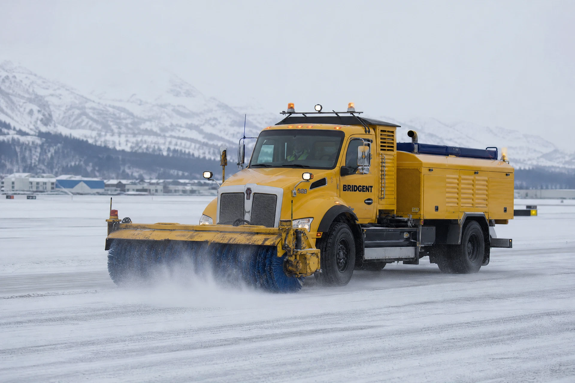Road Maintenance Equipment for Port and Industrial Roads: Heavy Load Requirements and Dust Control